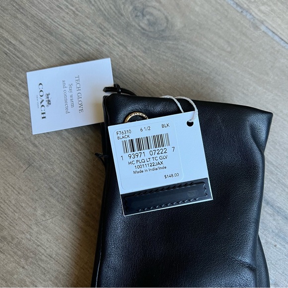 Coach Horse And Carriage Plaque Leather Tech Gloves - Picture 7 of 8